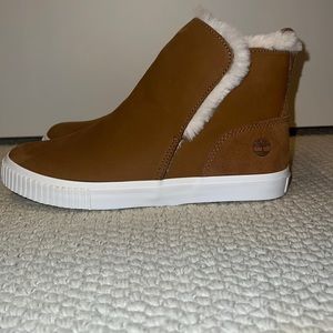 TIMBERLAND WOMENS SKYLA BAY BOOT - TAN